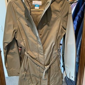 Columbia rain jacket in xs (excellent condition)